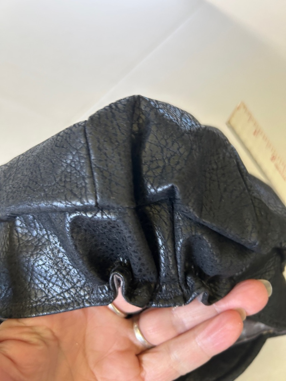 HARLEY DAVIDSON BLACK VINTAGE TEXTERD LEATHER SHORT BRIM BIKER CAP WITH LOGO - Picture 11 of 12